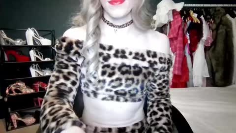 Snapshot of amaliecd chatting on 21, 9, 2025 Amalie online show from 21, 9, 2025