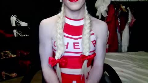 Snapshot of amaliecd chatting on 23, 10, 2025 Amalie online show from 23, 10, 2025