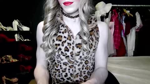 Snapshot of amaliecd chatting on 16, 11, 2025 Amalie online show from 16, 11, 2025