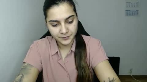 The queen of the biceps  online show from 14, 2, 2026