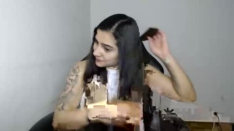 The queen of the biceps  online show from 6, 4, 2026