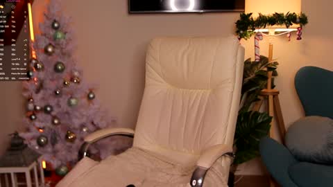 Amanda  fox online show from 2, 12, 2024