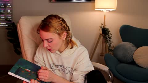 Amanda  fox online show from 8, 2, 2025