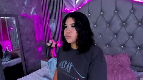 Snapshot of amanda_mooree_ chatting on 6, 5, 2026 Amanda Moore online show from 6, 5, 2026
