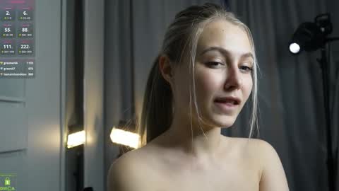 Snapshot of amanda_sayhey chatting on 2, 11, 2025 online show from 2, 11, 2025