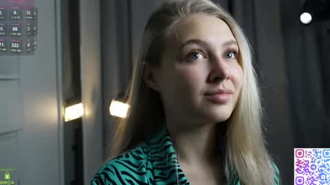 Snapshot of amanda_sayhey chatting on 2, 11, 2025 online show from 2, 11, 2025