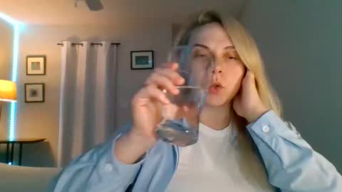 Snapshot of amandainbloom chatting on 14, 11, 2025 Amanda online show from 14, 11, 2025