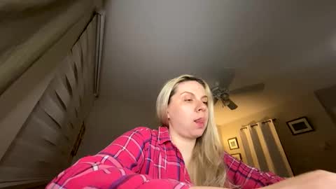 Snapshot of amandainbloom chatting on 8, 4, 2026 Amanda online show from 8, 4, 2026