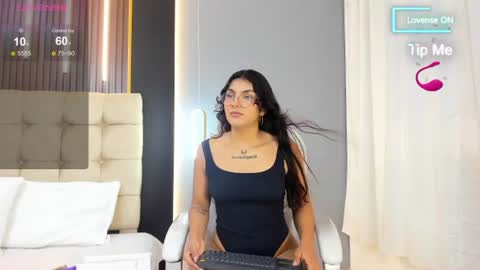 Snapshot of amara_lune chatting on 19, 6, 2026 online show from 19, 6, 2026