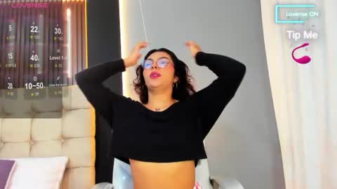 Snapshot of amara_lune chatting on 25, 6, 2026 online show from 25, 6, 2026