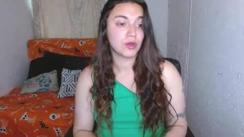 Snapshot of amara_oro chatting on 10, 10, 2025 katherine online show from 10, 10, 2025