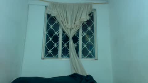 Amara Julia online show from 4, 1, 2025