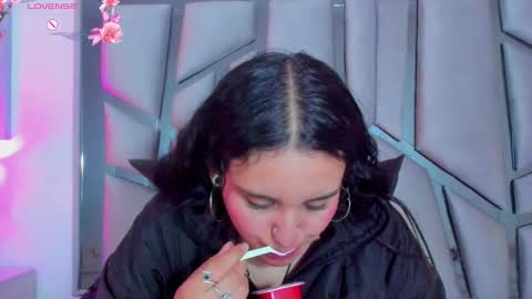 Snapshot of ambar_devon chatting on 28, 2, 2025 online show from 28, 2, 2025