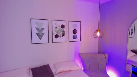 ambarevans_ online show from 23, 10, 2025