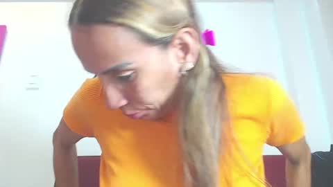 Snapshot of amber_moore chatting on 26, 5, 2026 Amber Moore online show from 26, 5, 2026
