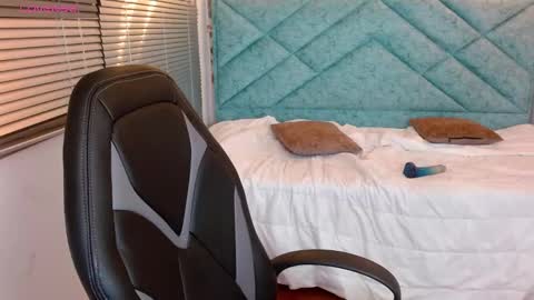Snapshot of amber_morgan1 chatting on 11, 1, 2025 Amber online show from 11, 1, 2025