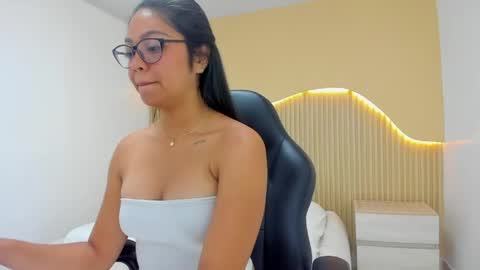 Snapshot of amber_pearson1 chatting on 14, 4, 2026 AMBER PEARSON online show from 14, 4, 2026