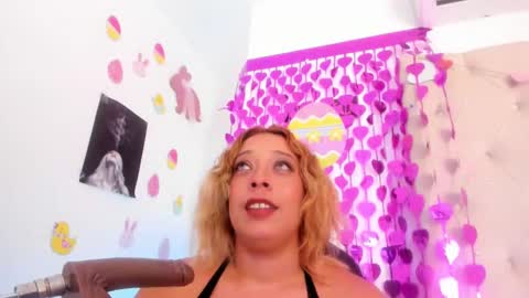 Snapshot of amber_yours chatting on 24, 2, 2025 NEW ACCOUNT -- online show from 24, 2, 2025