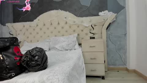 Snapshot of amberrgrey_ chatting on 12, 10, 2025 Amber Grey online show from 12, 10, 2025