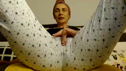 AME  or  Amelia online show from 13, 10, 2025