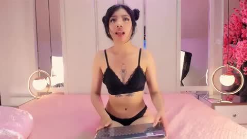 AMELIA TREVICOTT  online show from 8, 11, 2025