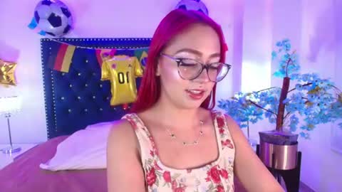 Snapshot of amelie_adamsx chatting on 19, 6, 2026 Amelie online show from 19, 6, 2026