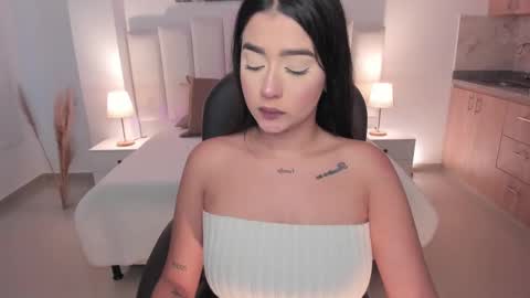 Amelie Jons online show from 4, 10, 2025