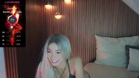 Snapshot of amelieaxie chatting on 10, 3, 2025 Isabella online show from 10, 3, 2025