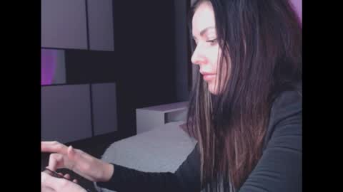 amelinamersi online show from 8, 11, 2025