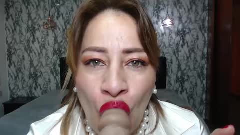 Amell Thomson online show from 10, 10, 2025