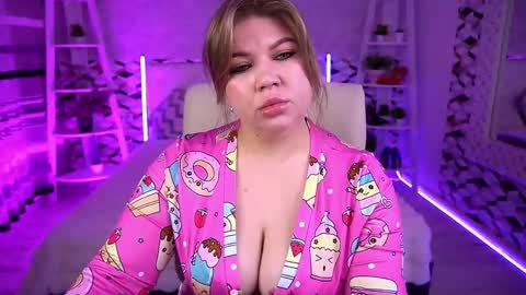 Snapshot of amellywhite chatting on 7, 5, 2026 Alina online show from 7, 5, 2026