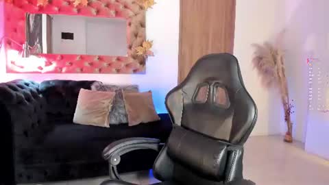 Snapshot of amelyamann chatting on 19, 6, 2026 online show from 19, 6, 2026