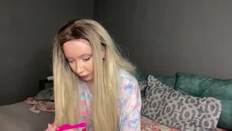 Snapshot of amiair chatting on 23, 10, 2025 Ami Air online show from 23, 10, 2025