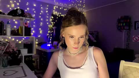 Snapshot of amily_sunray chatting on 8, 3, 2026 Amily online show from 8, 3, 2026