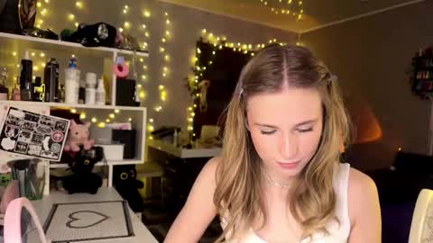 Snapshot of amily_sunray chatting on 20, 3, 2026 Amily online show from 20, 3, 2026