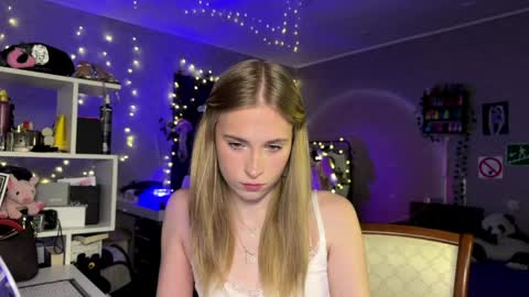 Snapshot of amily_sunray chatting on 14, 4, 2026 Amily online show from 14, 4, 2026