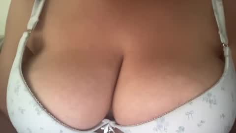 Snapshot of amina603893 chatting on 16, 4, 2026 amina603893 online show from 16, 4, 2026