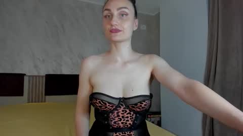 AmiraAnne online show from 9, 6, 2026