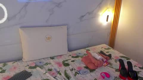 Snapshot of ammie_kova chatting on 24, 9, 2025 Ammie kova online show from 24, 9, 2025