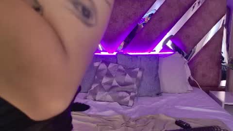 Ammy Jones online show from 11, 6, 2026