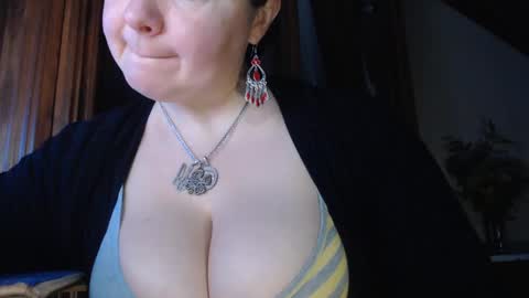 amorelara online show from 1, 2, 2025