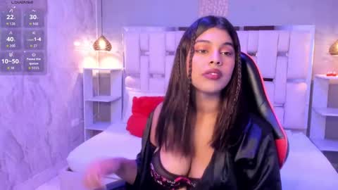 Snapshot of amyevan_ chatting on 2, 10, 2025 amyevan_ online show from 2, 10, 2025