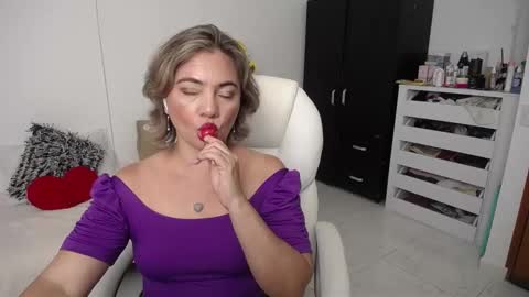  Ana  online show from 8, 1, 2025