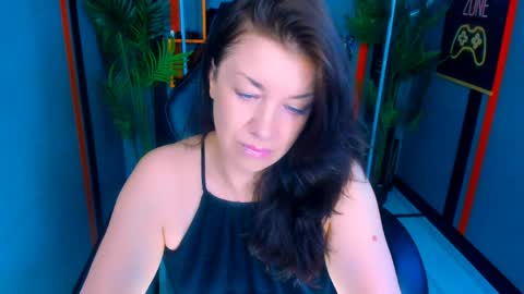 Snapshot of ana_mills chatting on 6, 5, 2026 Ana online show from 6, 5, 2026