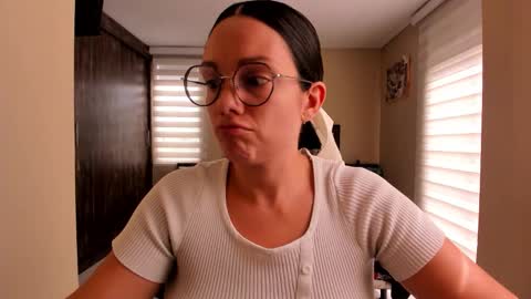 Snapshot of anabel_25 chatting on 6, 2, 2026 Anabel online show from 6, 2, 2026