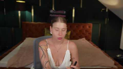 Snapshot of anabel_team054 chatting on 19, 9, 2025 PLAYHARD054 online show from 19, 9, 2025