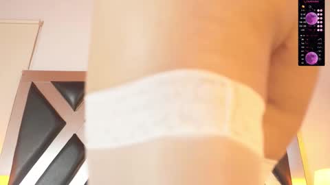 Snapshot of anacooperr_ chatting on 28, 10, 2025 Ana Sofia Cooper online show from 28, 10, 2025