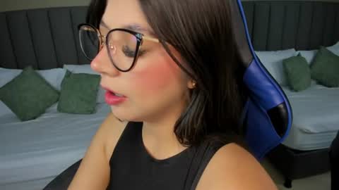 Snapshot of anagil_ chatting on 10, 6, 2026 A N A online show from 10, 6, 2026