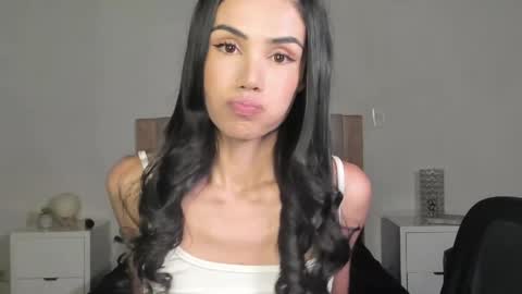 Snapshot of anahenao chatting on 25, 4, 2026 Ana Henao or Annie... Follow me ahenaocb Insta X online show from 25, 4, 2026