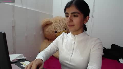 Anahi Browns online show from 15, 12, 2025